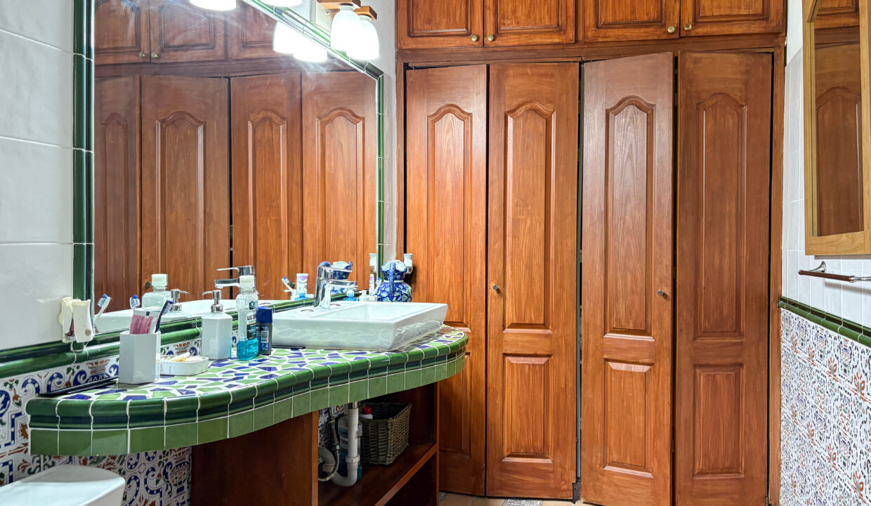 Large Family home For sale in Coronado Golf-31