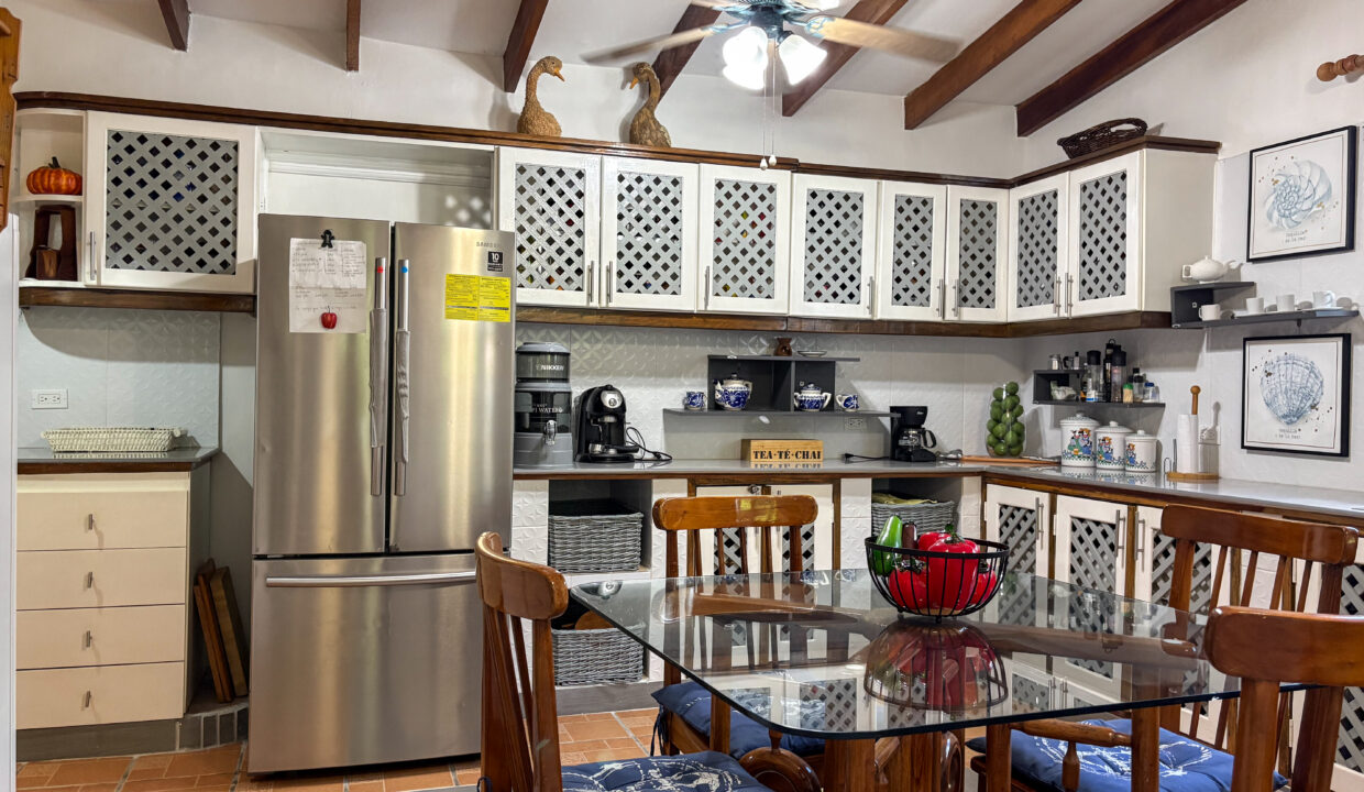 Large Family home For sale in Coronado Golf-34