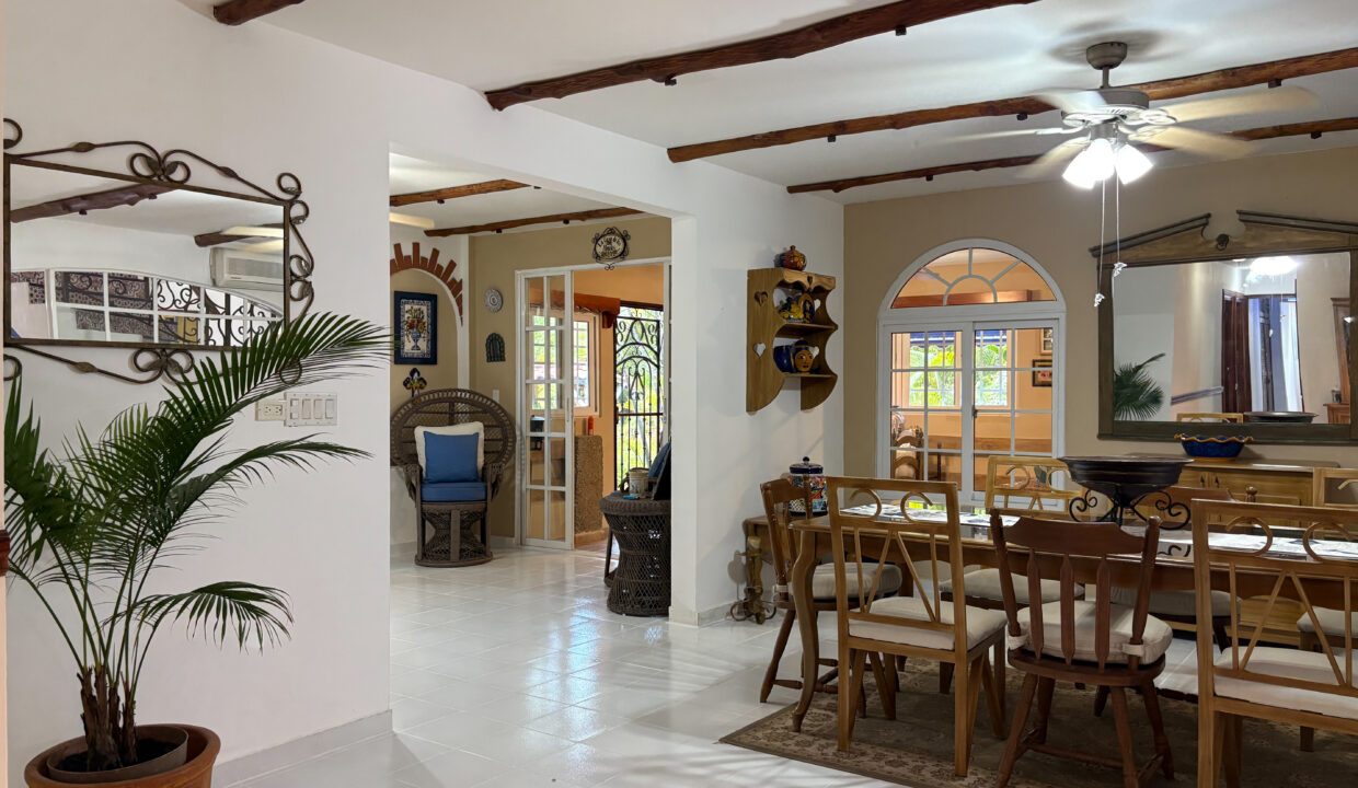 Large Family home For sale in Coronado Golf-35