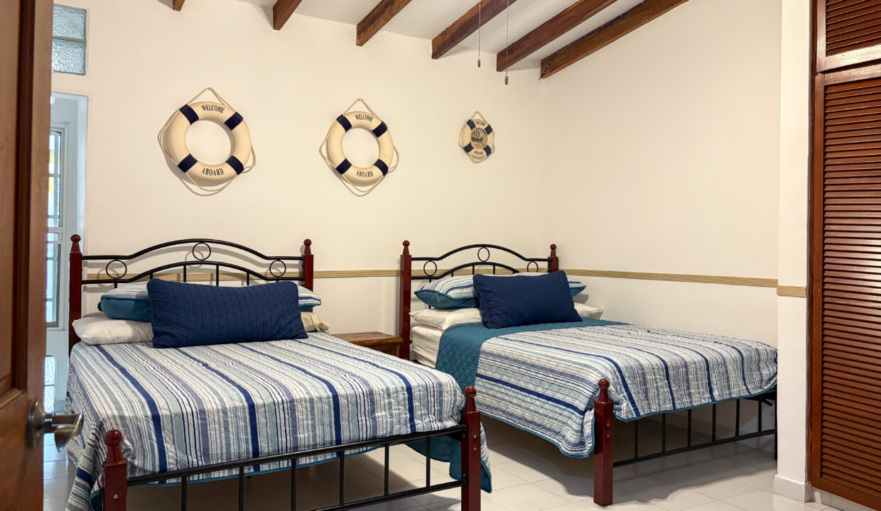 Large Family home For sale in Coronado Golf-37