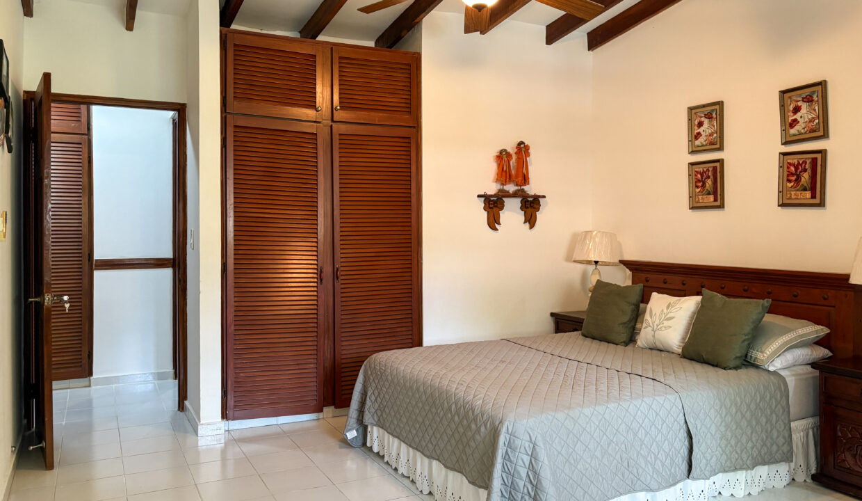 Large Family home For sale in Coronado Golf-39