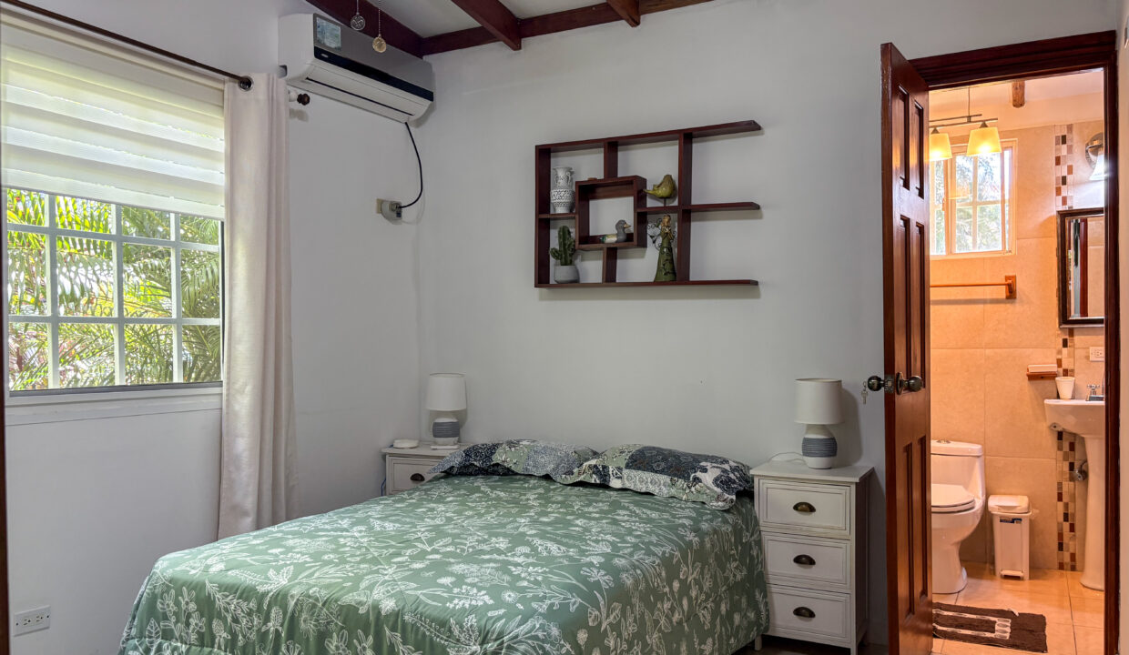 Large Family home For sale in Coronado Golf-41