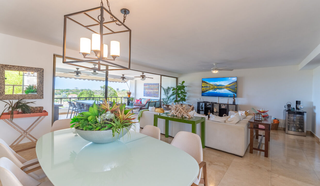 Spacious three-bedroom property for sale in Punta Barco Resort.