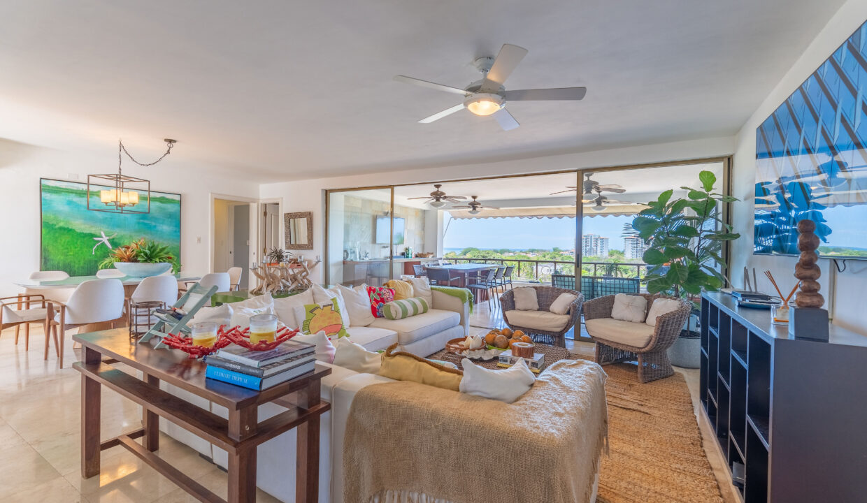 Spacious three-bedroom property for sale in Punta Barco Resort.