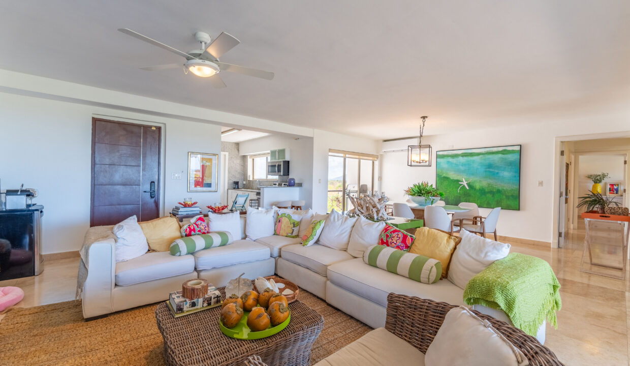 Spacious three-bedroom property for sale in Punta Barco Resort.