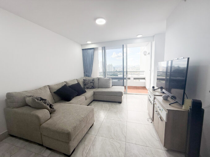 Image of living room with couch television and balcony in this condo for sale in this Mid-Floor Condo with Balcony in Luxor 400 El Cangrejo
