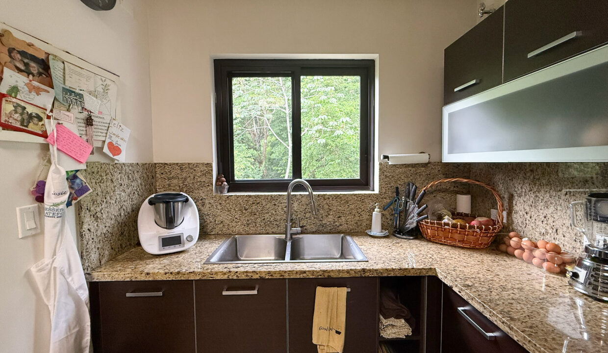 Embassy Village Clayton Panama condo for sale (11)