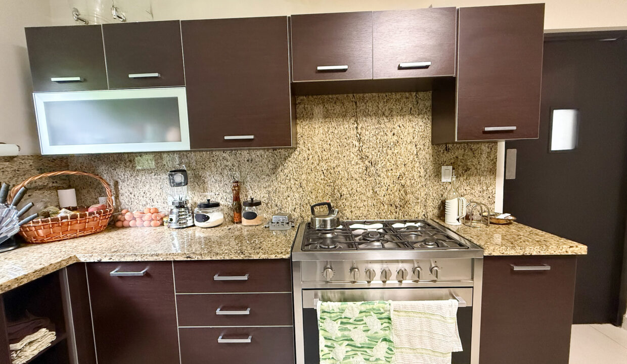 Embassy Village Clayton Panama condo for sale (13)