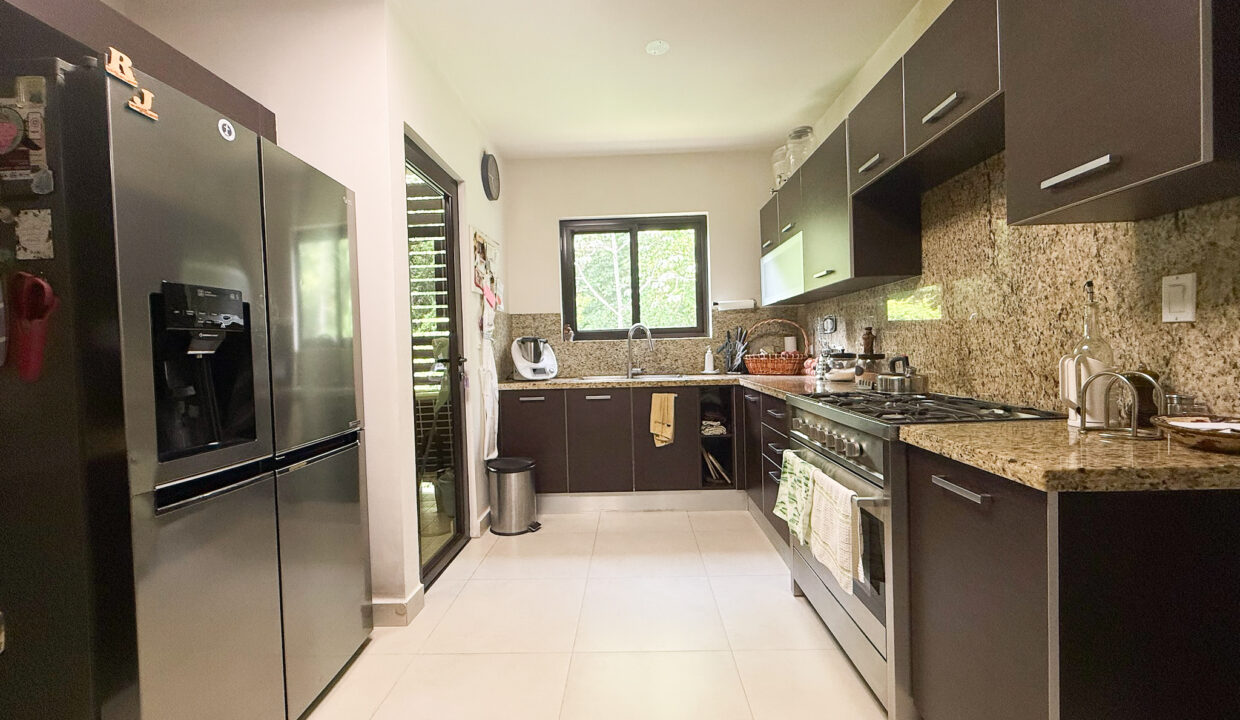 Embassy Village Clayton Panama condo for sale (15)