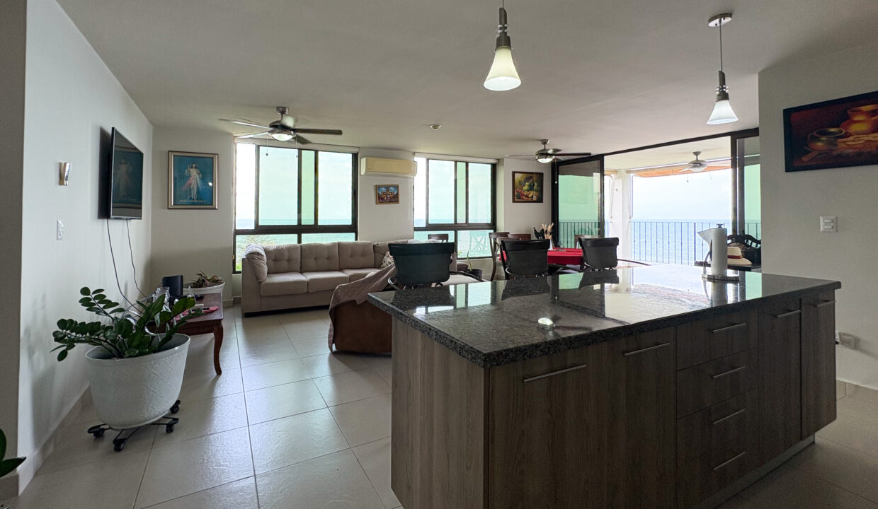 Ensenada Panama condo for rent