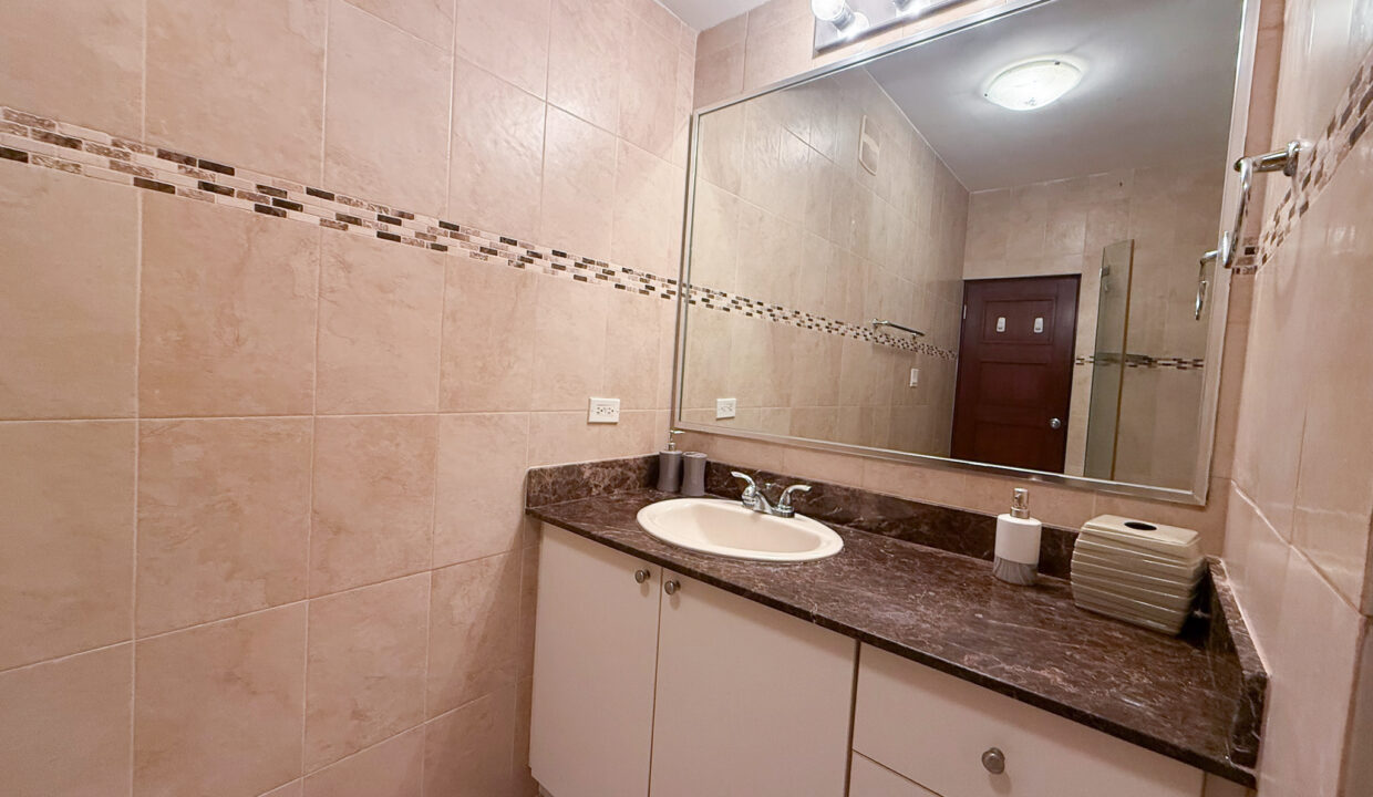 Grand Bay Avenida Balboa Panama condo for rent (2)