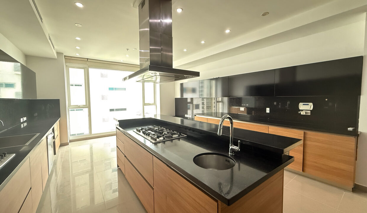 Marea Costa del Este Panama condo for sale