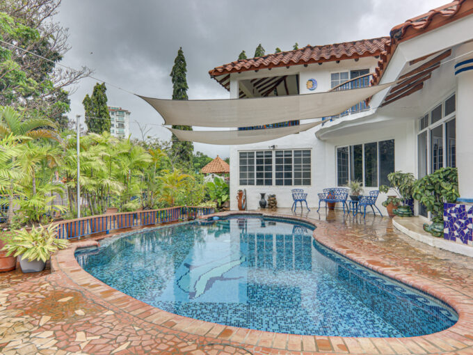 Image of swimming pool in this home for sale in Punta Barco
