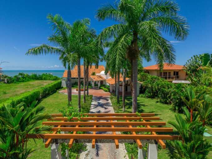 Image of the outside of this Vista Mar Oceanfront Golf Villa